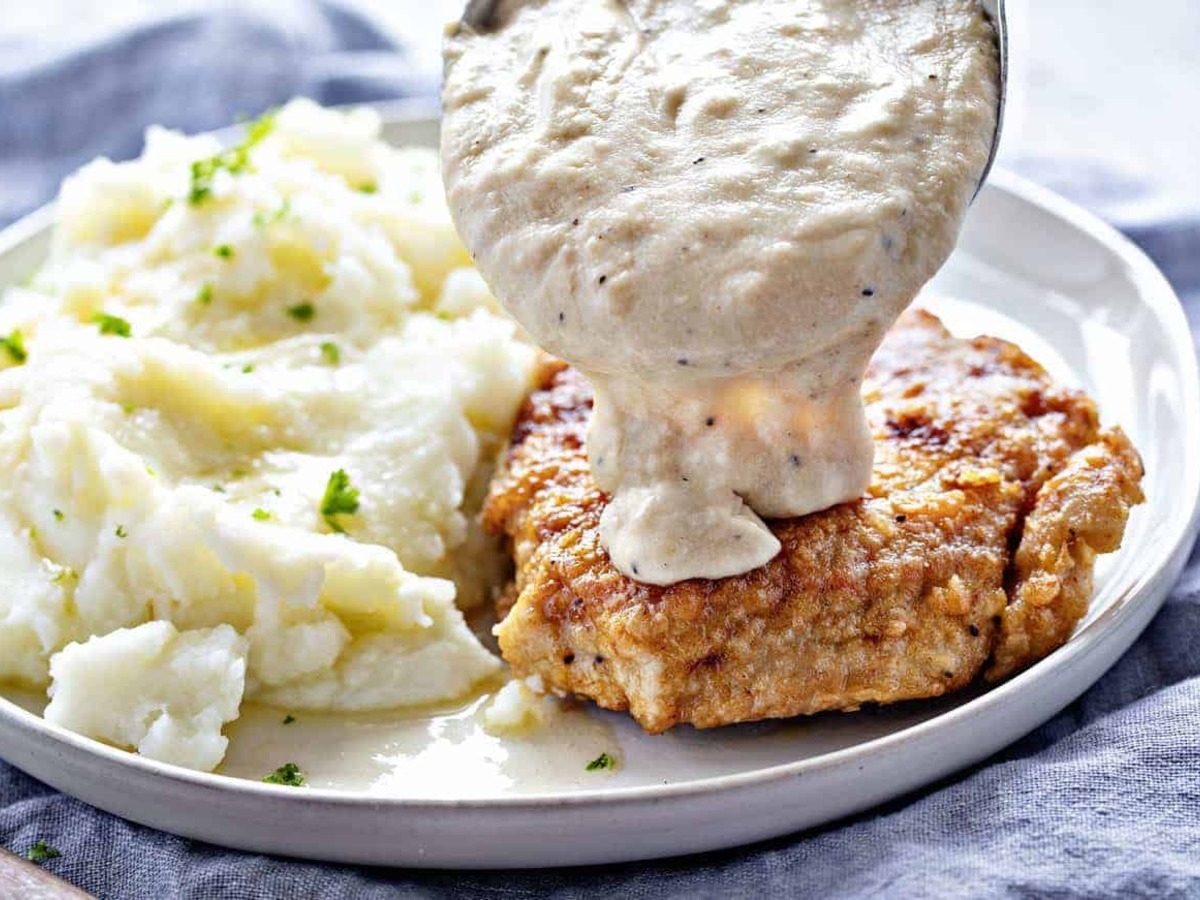 Fried Pork Chops with Milk Gravy