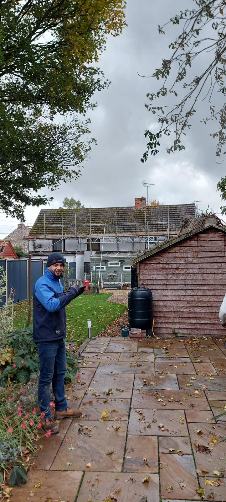 Complete scaffolding and van setup at job site