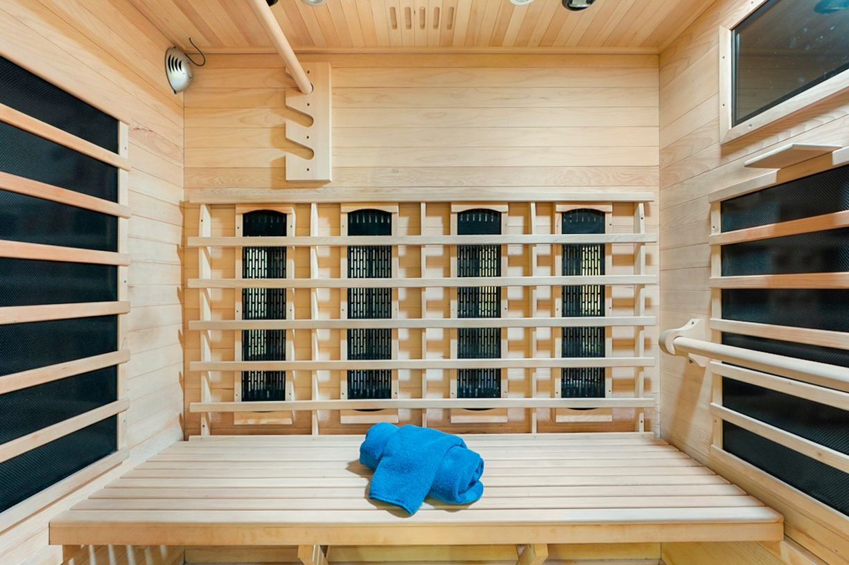 FitBomb Infrared Sauna