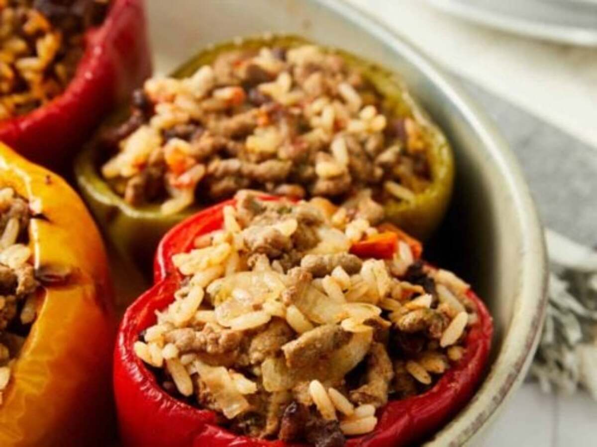 Stuffed Bell Peppers with Ground Beef and Rice